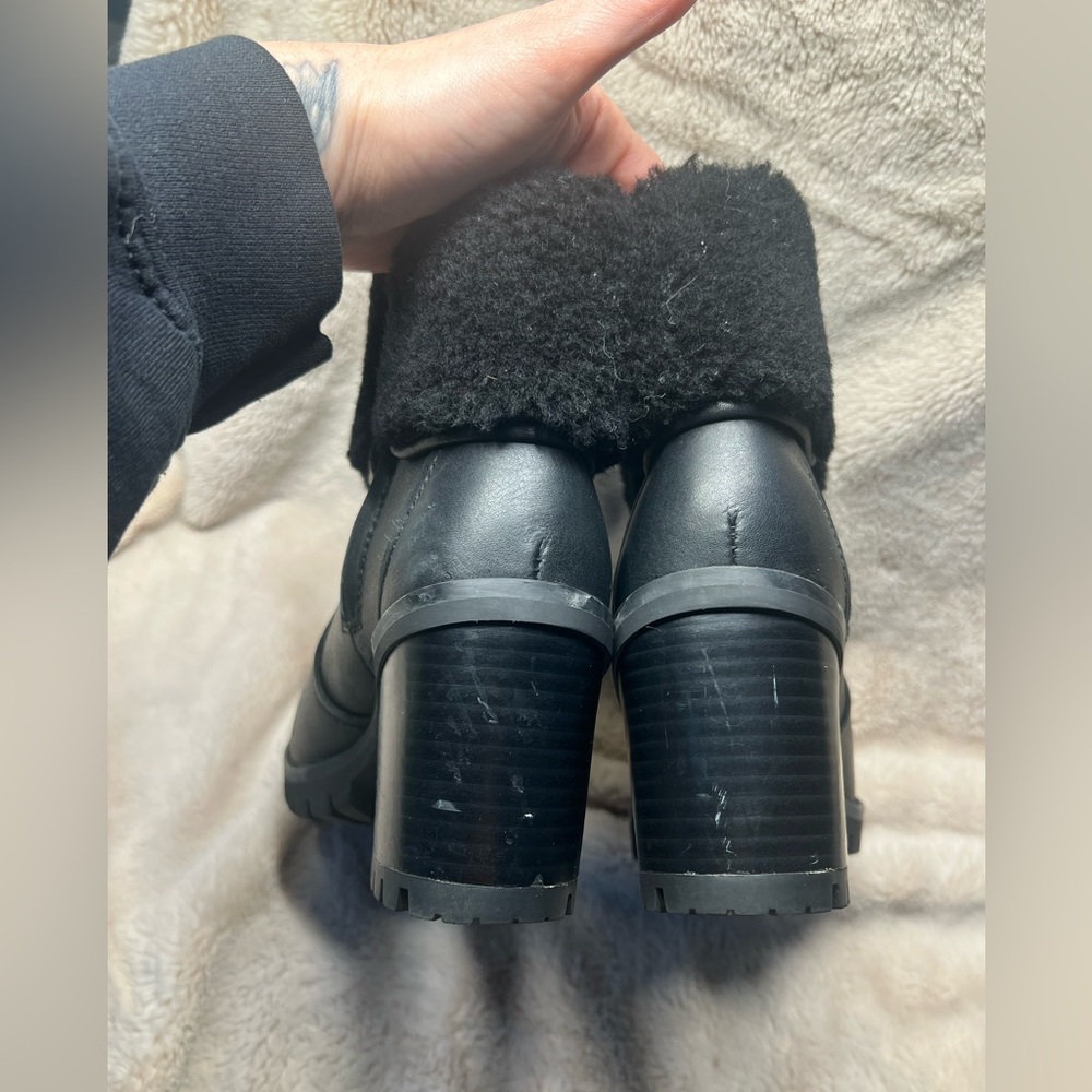 UGG Women's Elisiana Black Waterproof Leather Booties Size 6 - Picture 8 of 8